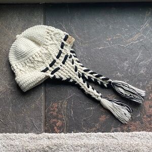 Cozy Knit Tassel Hat - Cream and Black